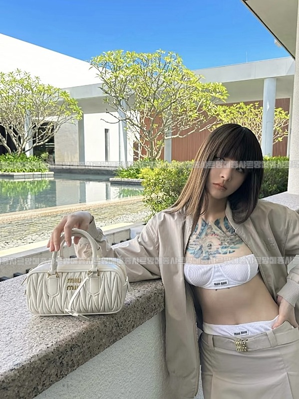 미우미우아르카디마테라세나파가죽백  20260314-151026-027루.jpg