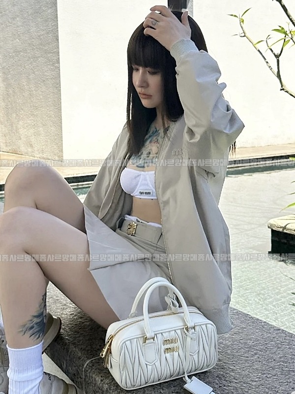 미우미우아르카디마테라세나파가죽백  20260314-151027-028루.jpg