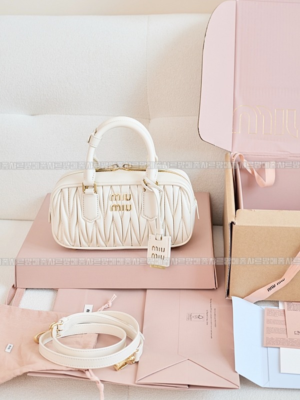 미우미우아르카디마테라세나파가죽백  20260314-151026-023루.jpg