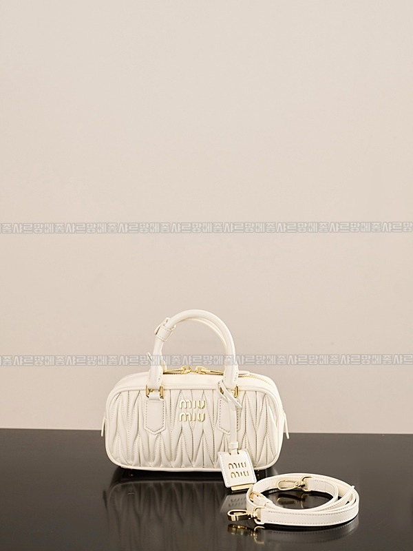 미우미우아르카디마테라세나파가죽백  20260314-151022-001루.jpg