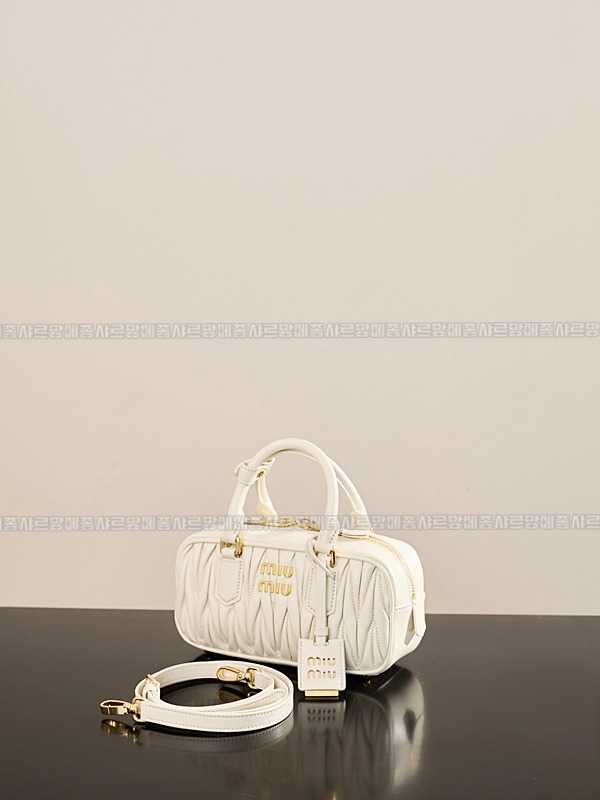 미우미우아르카디마테라세나파가죽백  20260314-151023-004루.jpg