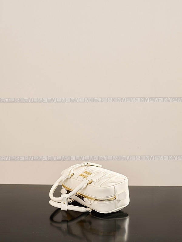 미우미우아르카디마테라세나파가죽백  20260314-151023-008루.jpg