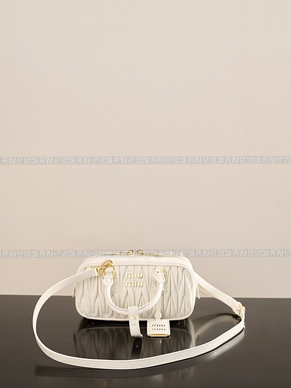 미우미우아르카디마테라세나파가죽백  20260314-151023-009루.jpg