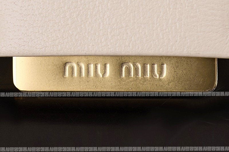 미우미우아르카디마테라세나파가죽백  20260314-151023-010루.jpg