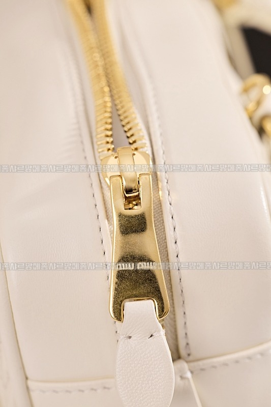 미우미우아르카디마테라세나파가죽백  20260314-151024-013루.jpg