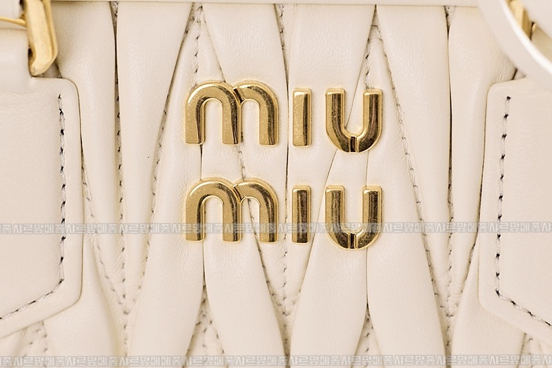 미우미우아르카디마테라세나파가죽백  20260314-151024-015루.jpg