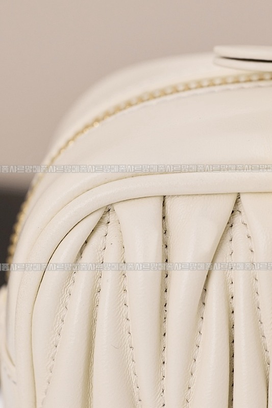 미우미우아르카디마테라세나파가죽백  20260314-151024-016루.jpg