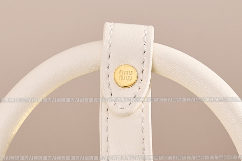 미우미우아르카디마테라세나파가죽백  20260314-151024-014루.jpg