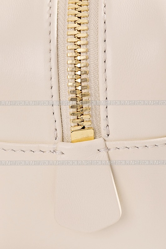 미우미우아르카디마테라세나파가죽백  20260314-151025-017루.jpg