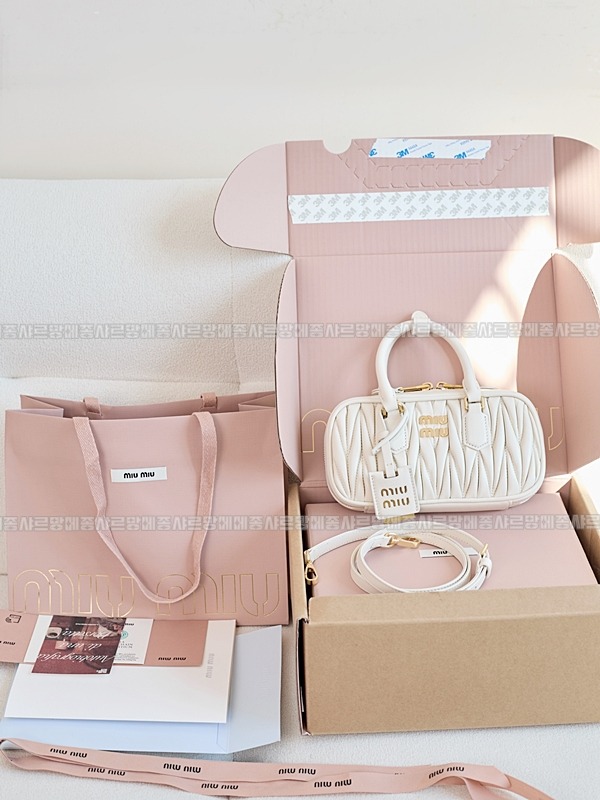 미우미우아르카디마테라세나파가죽백  20260314-153331-023루.jpg