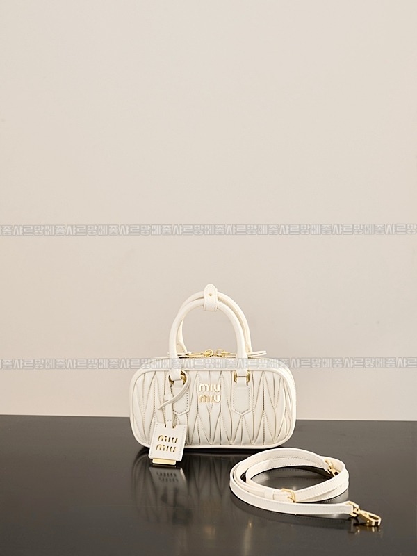 미우미우아르카디마테라세나파가죽백  20260314-153327-001루.jpg