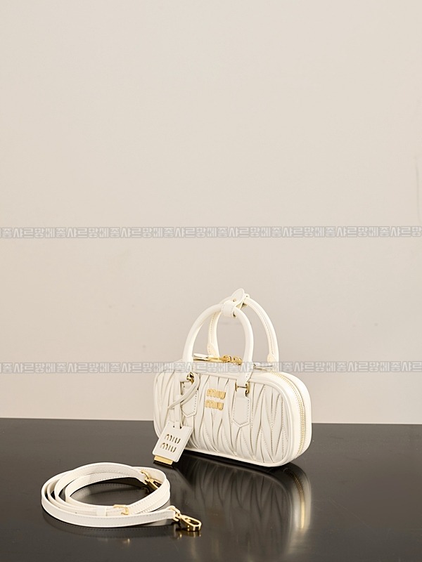 미우미우아르카디마테라세나파가죽백  20260314-153327-004루.jpg