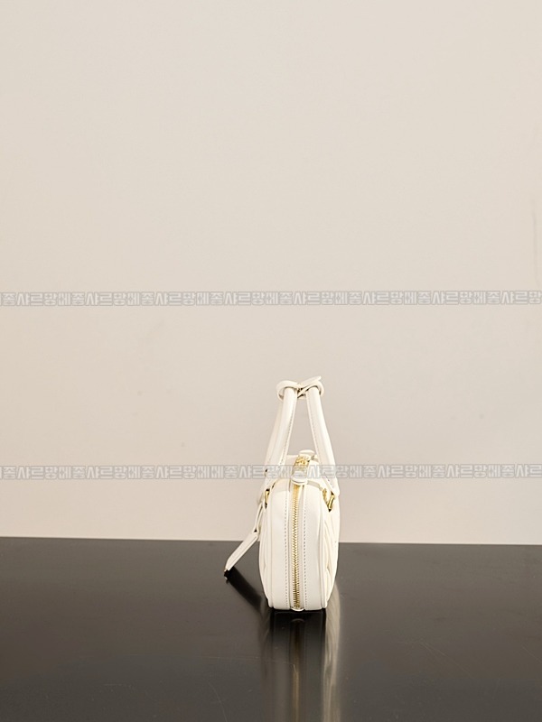 미우미우아르카디마테라세나파가죽백  20260314-153328-008루.jpg