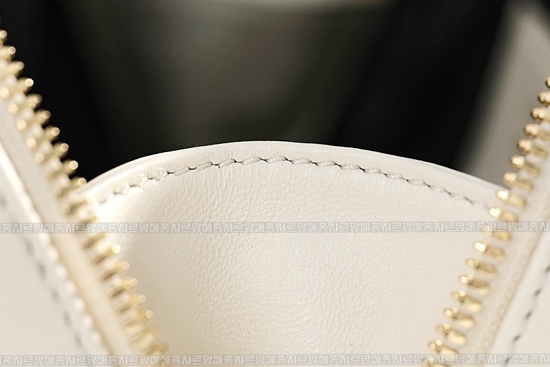 미우미우아르카디마테라세나파가죽백  20260314-153329-013루.jpg