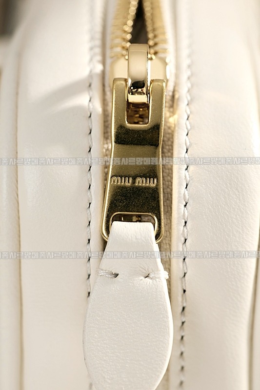 미우미우아르카디마테라세나파가죽백  20260314-153329-014루.jpg