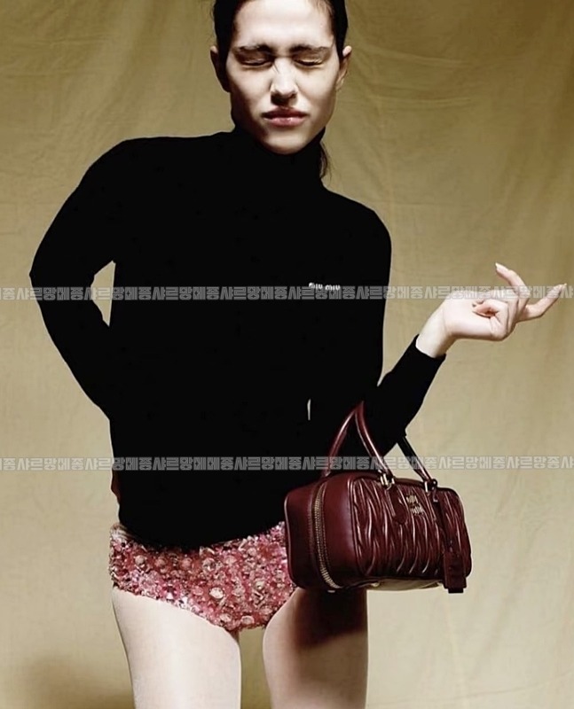 미우미우아르카디마테라세나파가죽백  20260314-160143-027루.jpg