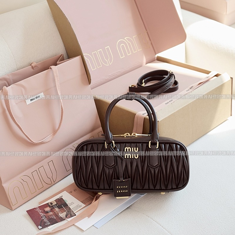 미우미우아르카디마테라세나파가죽백  20260314-160143-023루.jpg