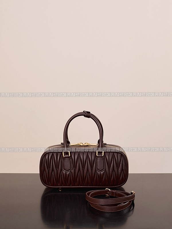 미우미우아르카디마테라세나파가죽백  20260314-160139-002루.jpg