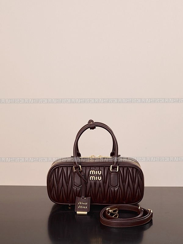 미우미우아르카디마테라세나파가죽백  20260314-160139-001루.jpg