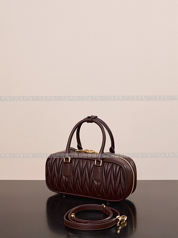 미우미우아르카디마테라세나파가죽백  20260314-160140-004루.jpg