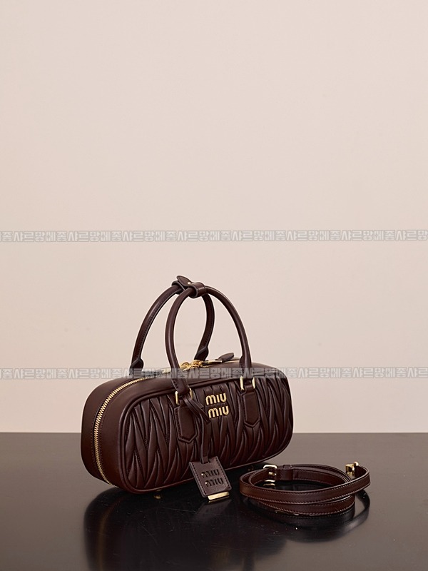 미우미우아르카디마테라세나파가죽백  20260314-160140-007루.jpg