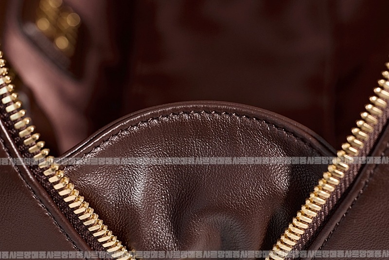 미우미우아르카디마테라세나파가죽백  20260314-160141-013루.jpg