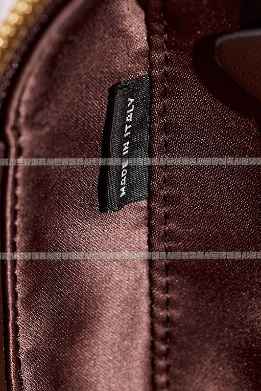 미우미우아르카디마테라세나파가죽백  20260314-160141-015루.jpg