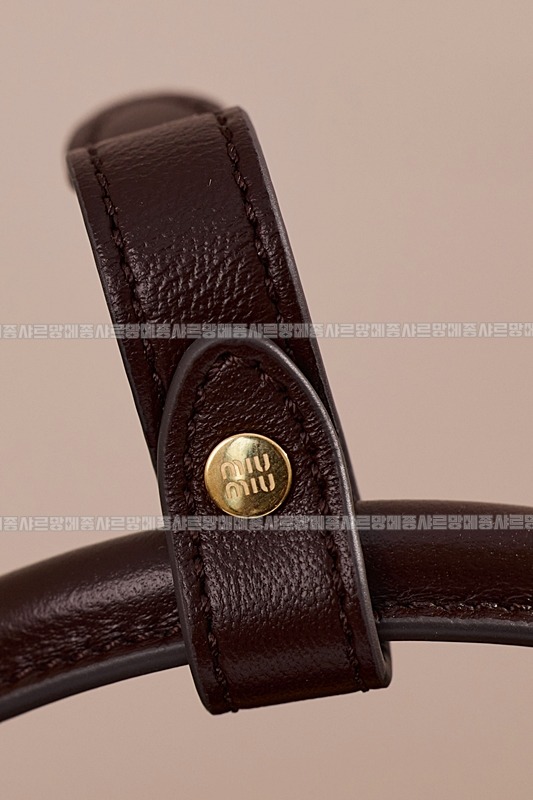 미우미우아르카디마테라세나파가죽백  20260314-160142-019루.jpg