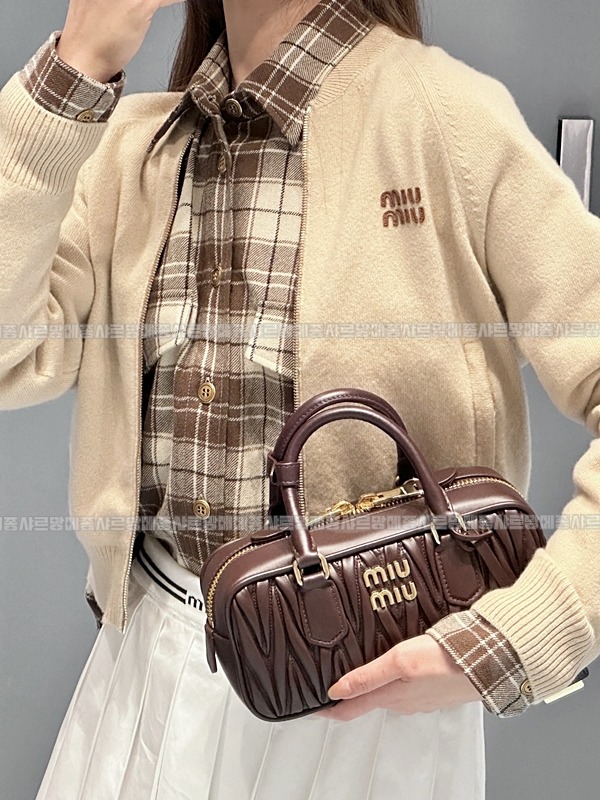 미우미우아르카디마테라세나파가죽백  20260314-160435-029루.jpg