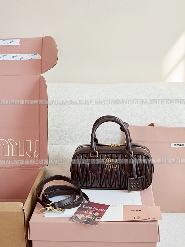 미우미우아르카디마테라세나파가죽백  20260314-160434-023루.jpg