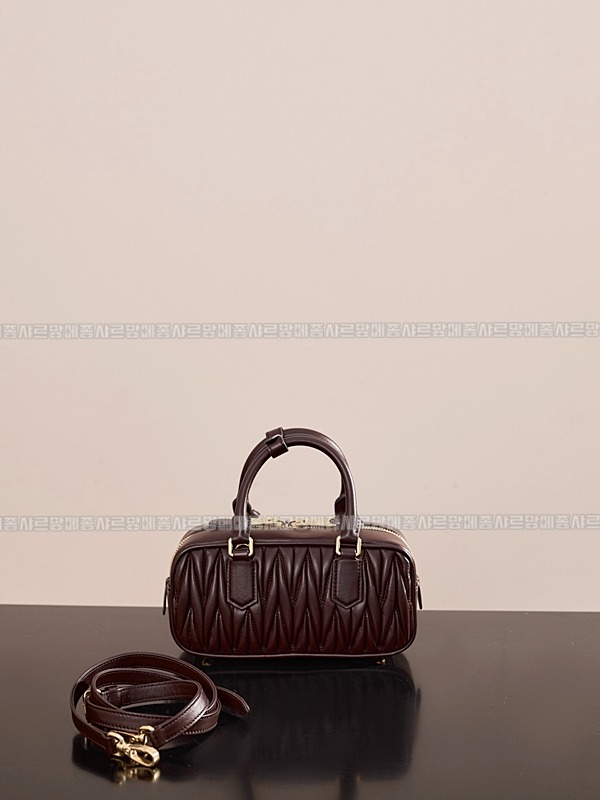 미우미우아르카디마테라세나파가죽백  20260314-160431-002루.jpg