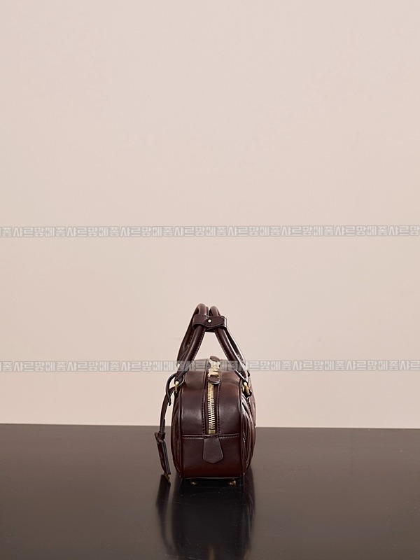 미우미우아르카디마테라세나파가죽백  20260314-160432-007루.jpg