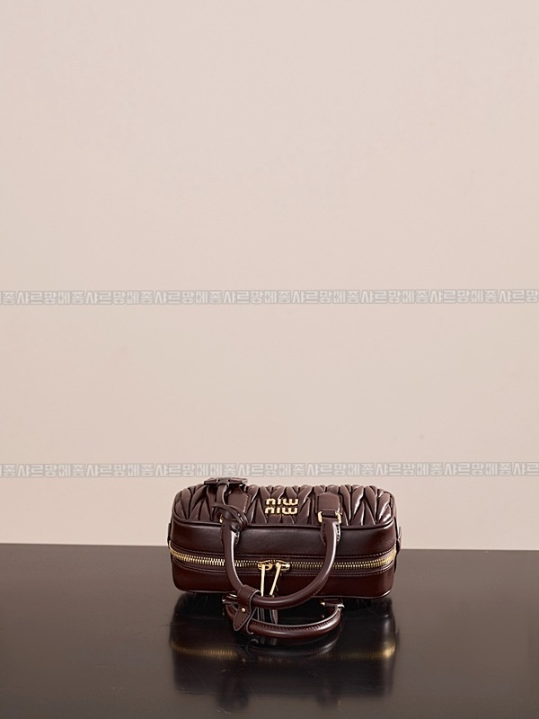 미우미우아르카디마테라세나파가죽백  20260314-160432-006루.jpg