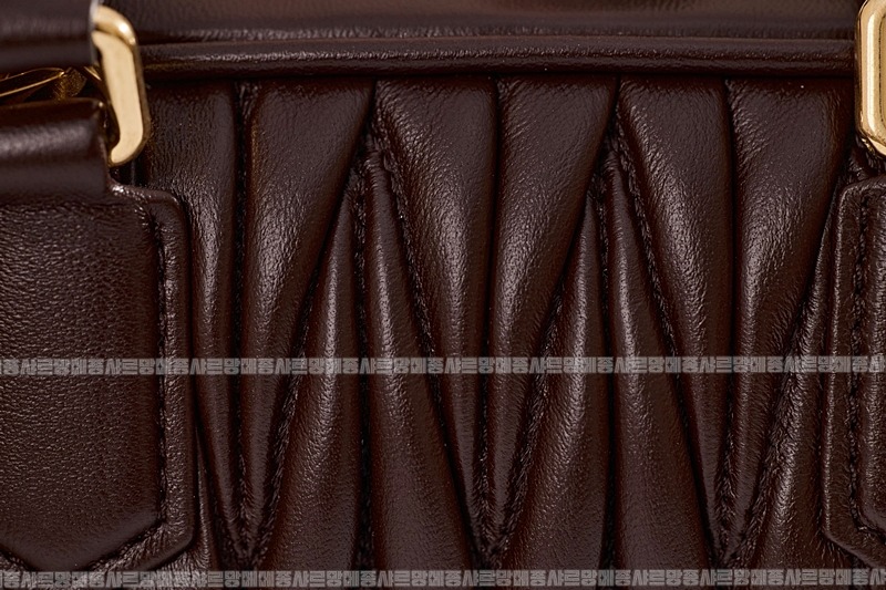 미우미우아르카디마테라세나파가죽백  20260314-160432-012루.jpg