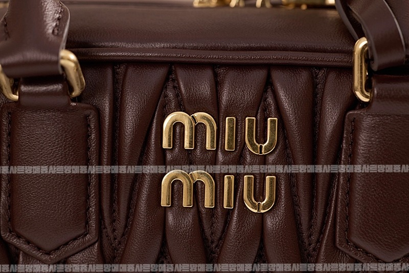 미우미우아르카디마테라세나파가죽백  20260314-160433-014루.jpg