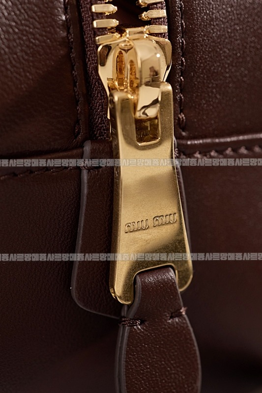 미우미우아르카디마테라세나파가죽백  20260314-160433-016루.jpg