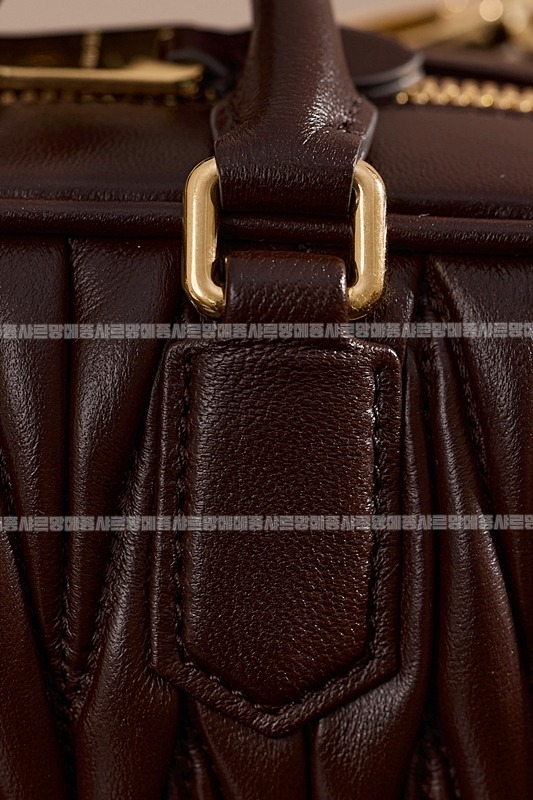 미우미우아르카디마테라세나파가죽백  20260314-160433-018루.jpg