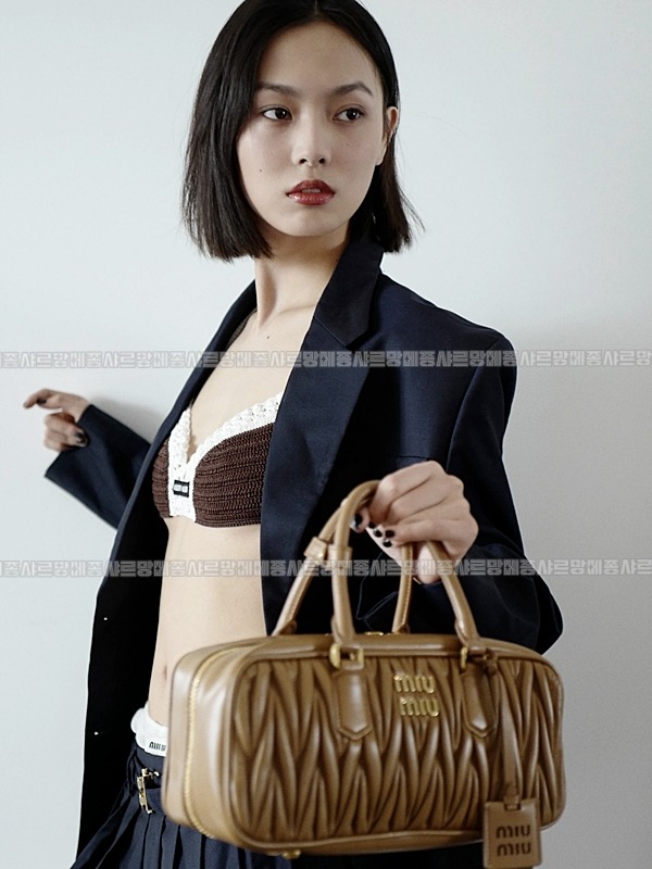 미우미우아르카디마테라세나파가죽백  20260314-161333-023루.jpg