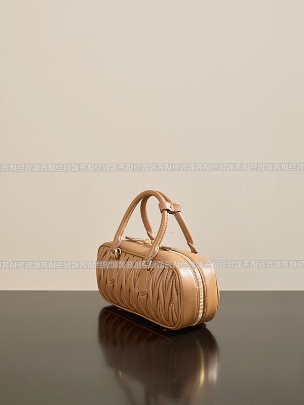 미우미우아르카디마테라세나파가죽백  20260314-161330-004루.jpg