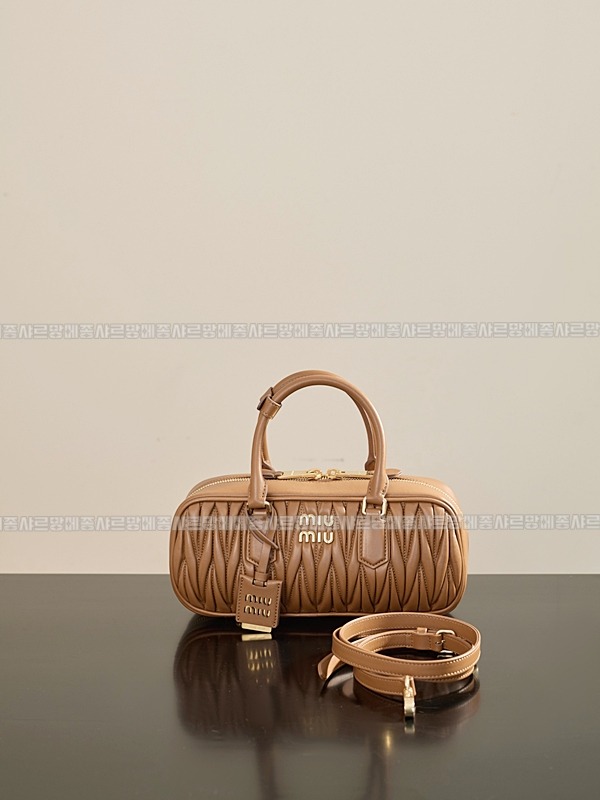 미우미우아르카디마테라세나파가죽백  20260314-161330-001루.jpg