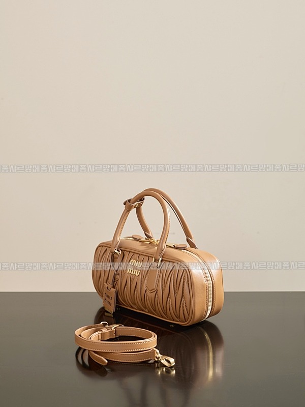 미우미우아르카디마테라세나파가죽백  20260314-161330-002루.jpg