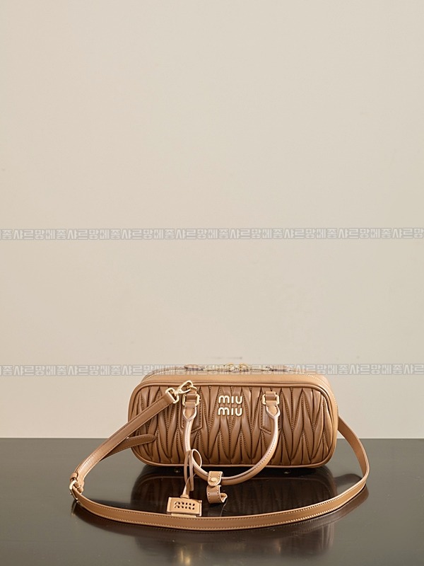 미우미우아르카디마테라세나파가죽백  20260314-161330-007루.jpg