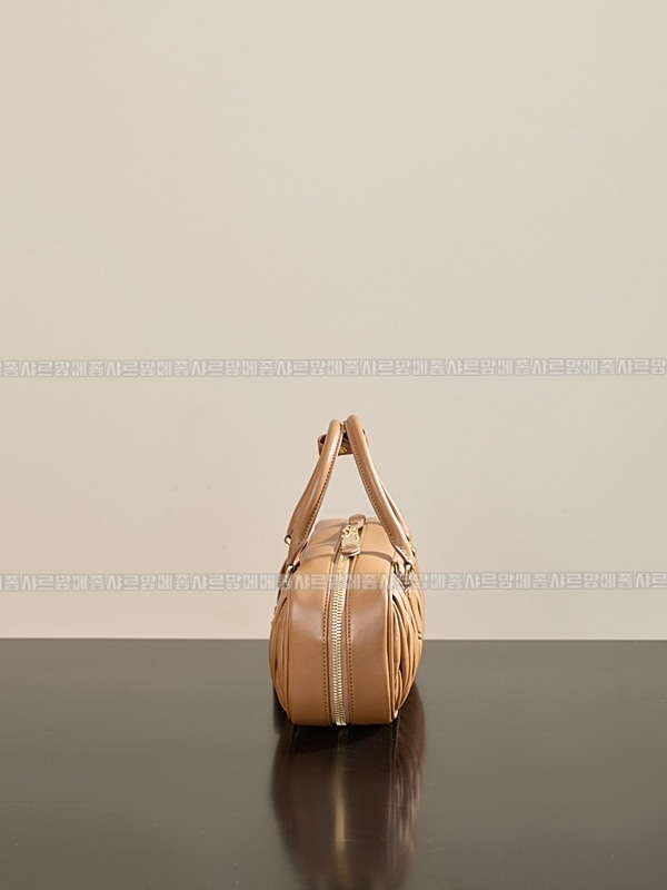 미우미우아르카디마테라세나파가죽백  20260314-161331-009루.jpg