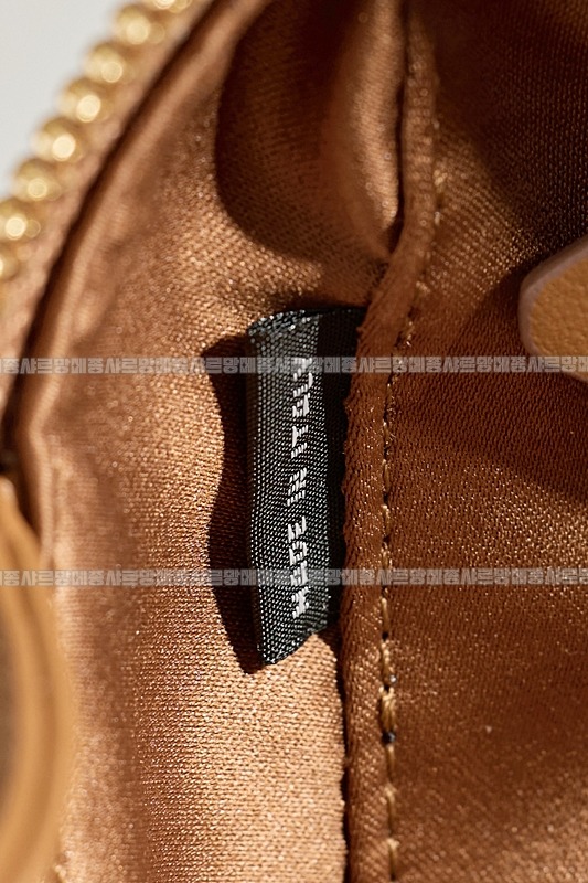 미우미우아르카디마테라세나파가죽백  20260314-161331-011루.jpg