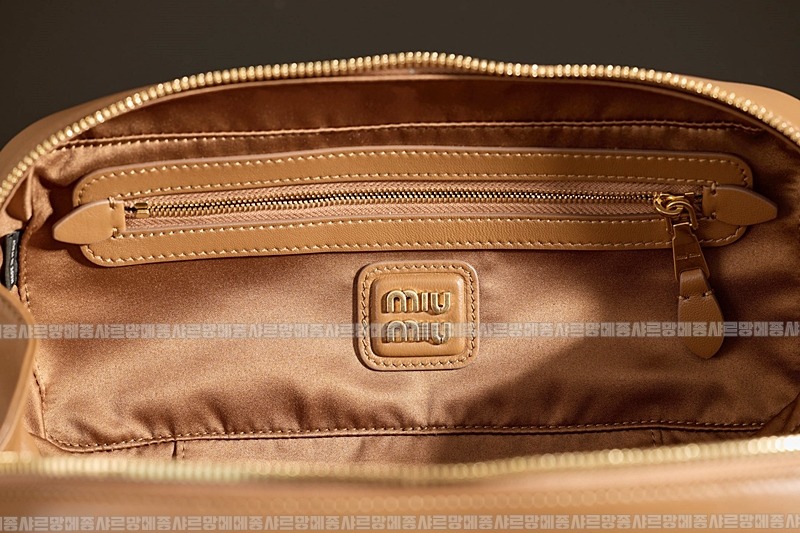 미우미우아르카디마테라세나파가죽백  20260314-161331-010루.jpg