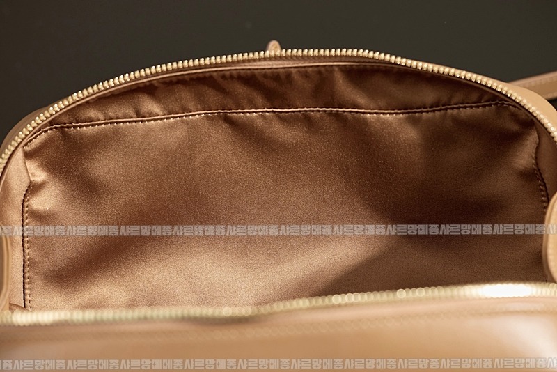 미우미우아르카디마테라세나파가죽백  20260314-161331-012루.jpg