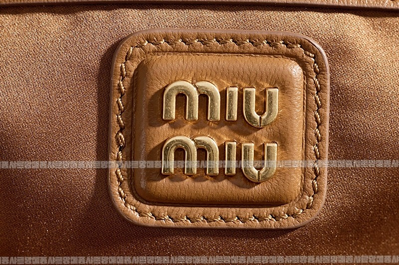 미우미우아르카디마테라세나파가죽백  20260314-161331-013루.jpg