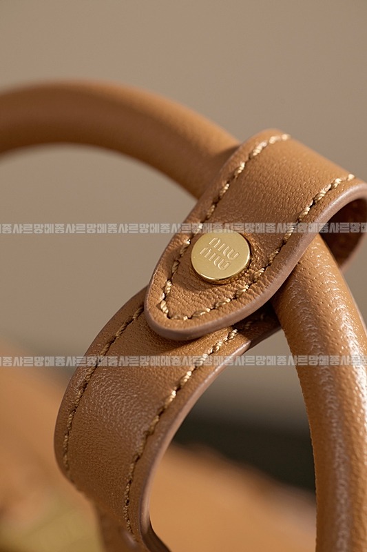 미우미우아르카디마테라세나파가죽백  20260314-161332-016루.jpg