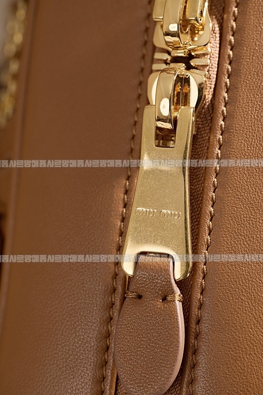 미우미우아르카디마테라세나파가죽백  20260314-161332-018루.jpg