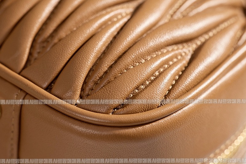 미우미우아르카디마테라세나파가죽백  20260314-161333-021루.jpg